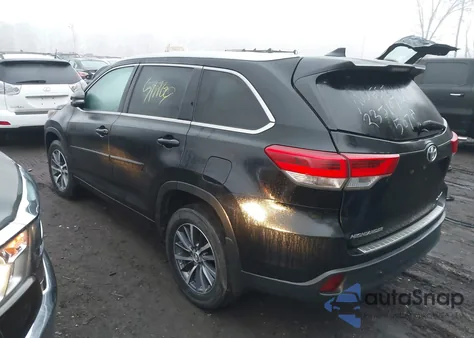 2017 Toyota Highlander Xle z USA, uszkodzony, nr VIN 5TDJZRFH6HS429373